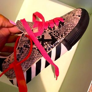 Snakeskin offwhite sneakers